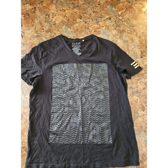 Guess Graphic T Shirt Mens Size Medium Black V Neck Short Sleeve USA NYC LA Logo - Picture 6 of 6